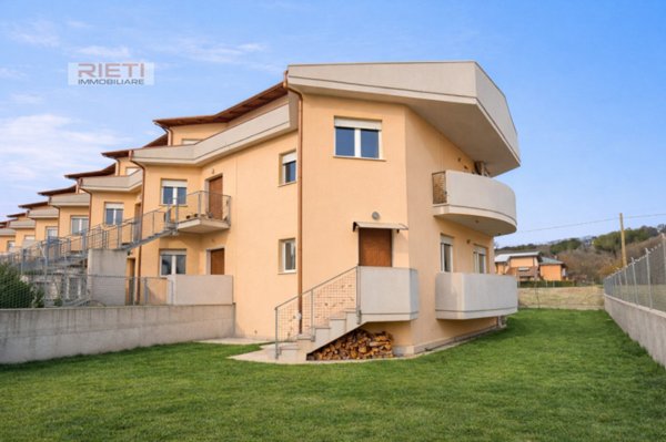 casa indipendente in vendita a Rieti in zona Campoloniano