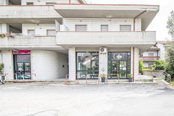 negozio in vendita a Rieti in zona Campoloniano
