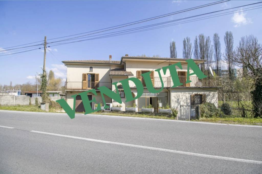 casa indipendente in vendita a Rieti in zona Case San Benedetto