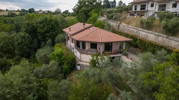 casa indipendente in vendita a Rieti in zona Castelfranco