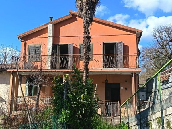 casa indipendente in vendita a Rieti in zona Centro Città