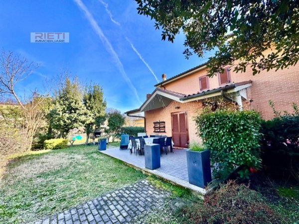 casa indipendente in vendita a Rieti in zona Centro Città