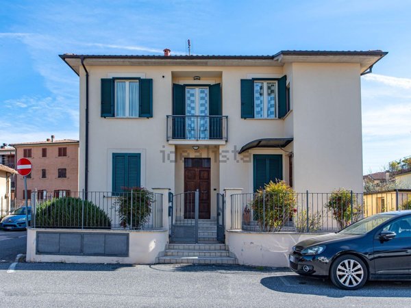 casa indipendente in vendita a Rieti in zona Madonna del Cuore