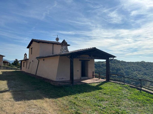 casa indipendente in vendita a Rieti