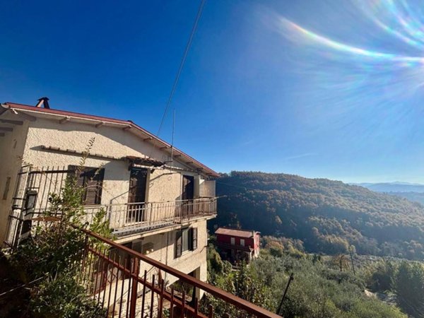 casa indipendente in vendita a Rieti