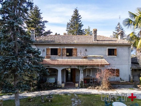 casale in vendita a Rieti in zona Quattro Strade