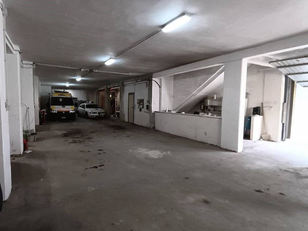 locale di sgombero in vendita a Rieti in zona Vazia