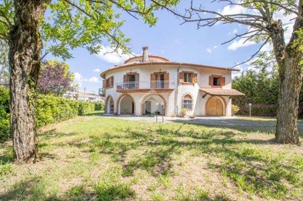 casa indipendente in vendita a Rieti