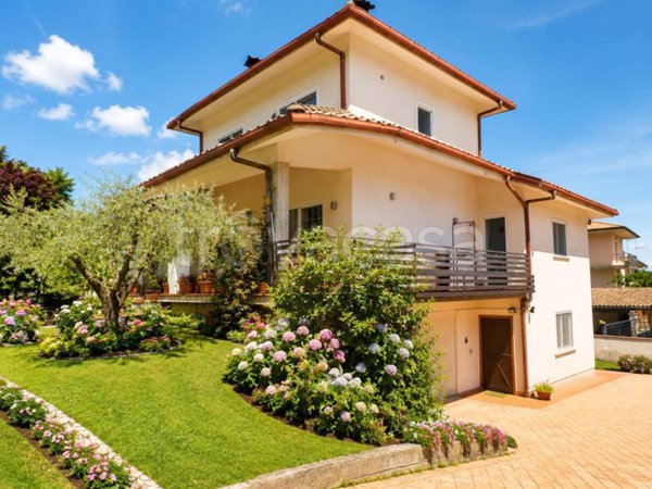 casa indipendente in vendita a Rieti in zona Centro Città
