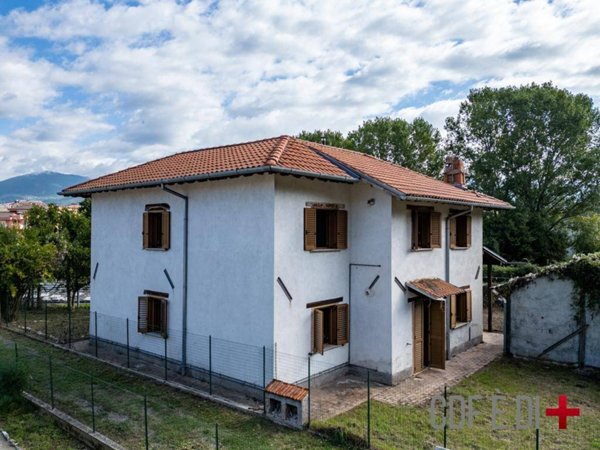 appartamento in vendita a Rieti in zona Campoloniano
