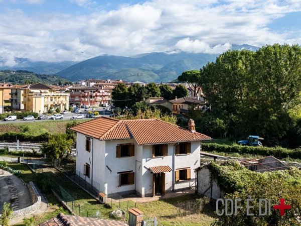 appartamento in vendita a Rieti in zona Campoloniano