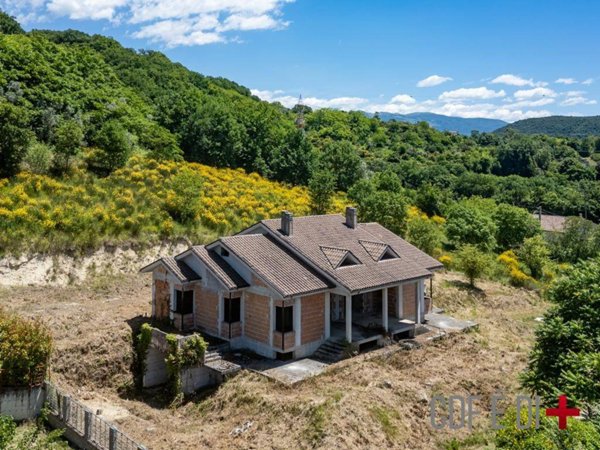 casa indipendente in vendita a Rieti