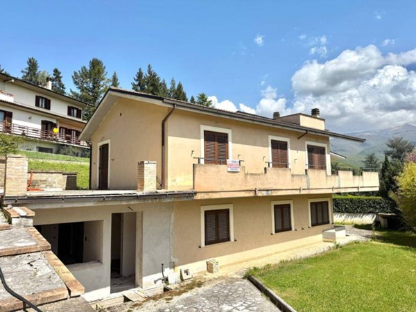 casa indipendente in vendita a Rieti