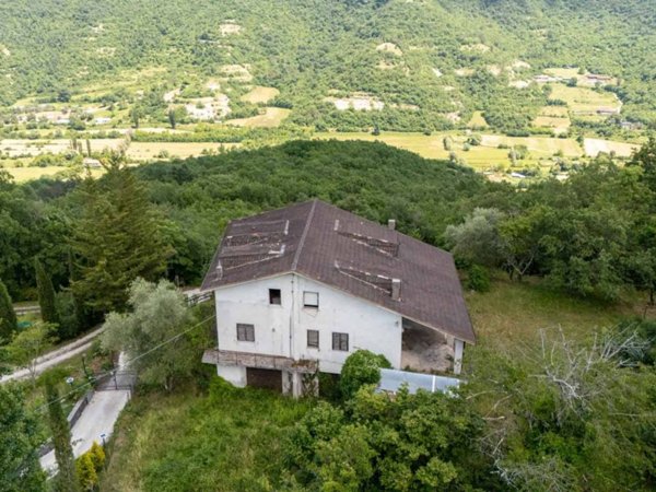 casa indipendente in vendita a Rieti in zona Maglianello Basso
