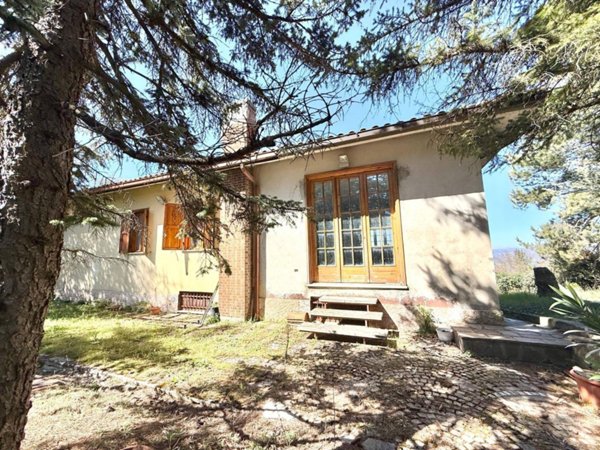 casa indipendente in vendita a Rieti