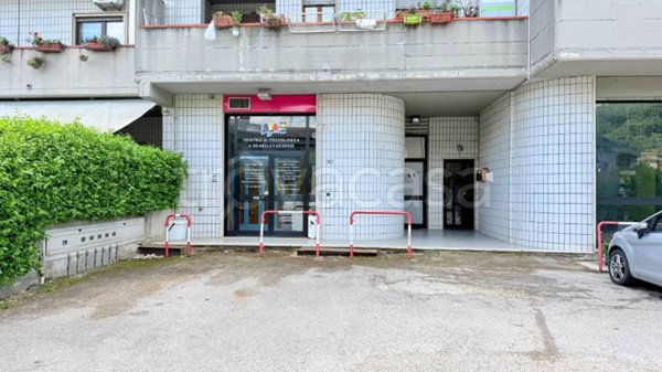negozio in vendita a Rieti in zona Campoloniano