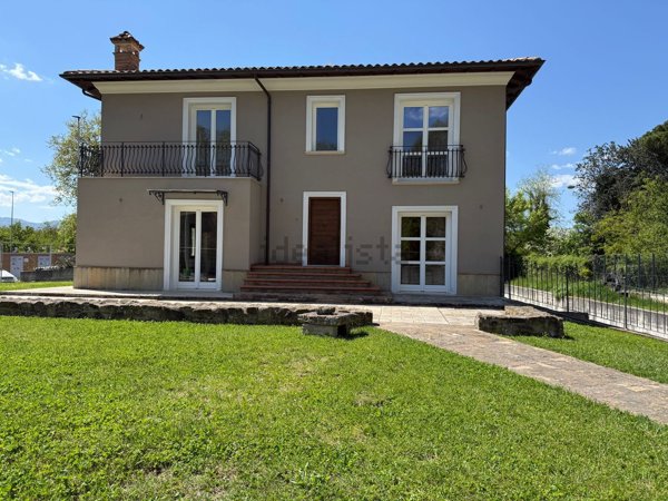 casa indipendente in vendita a Rieti in zona Madonna del Cuore