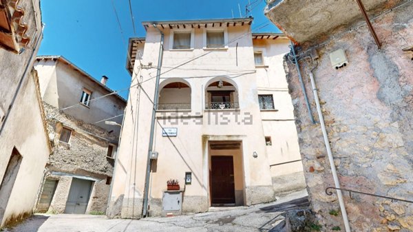 appartamento in vendita a Rieti in zona Lisciano
