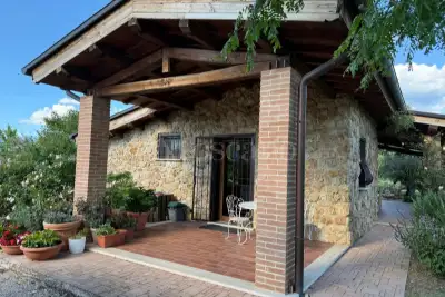 casa indipendente in vendita a Rieti in zona Madonna del Cuore