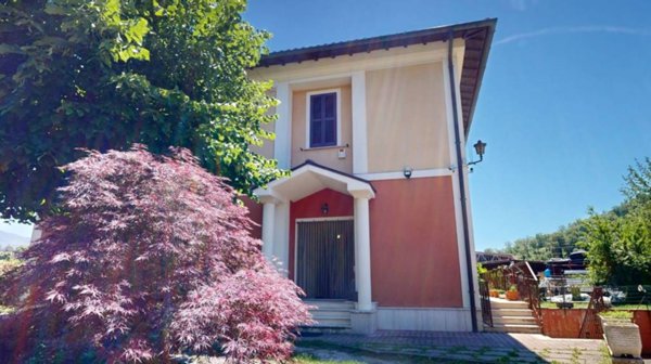 casa indipendente in vendita a Rieti