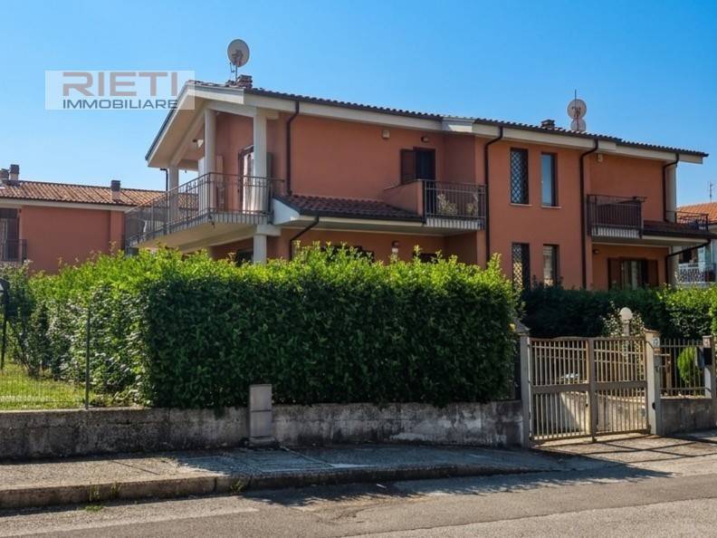 casa indipendente in vendita a Rieti in zona Ospedale
