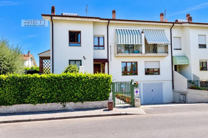 casa indipendente in vendita a Rieti