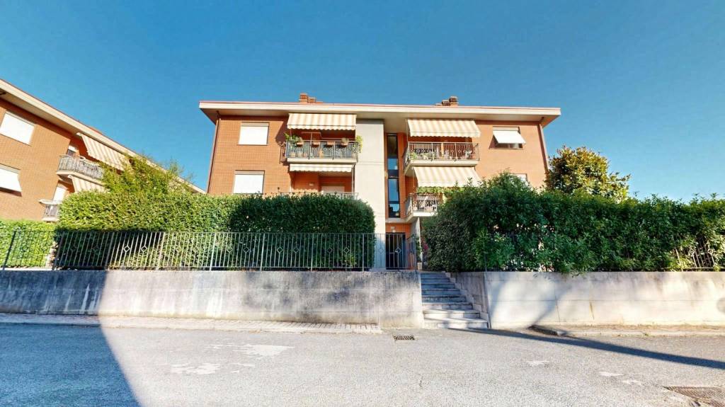 appartamento in vendita a Rieti in zona Campoloniano