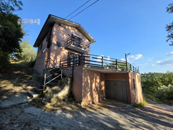 casa indipendente in vendita a Rieti in zona Castelfranco