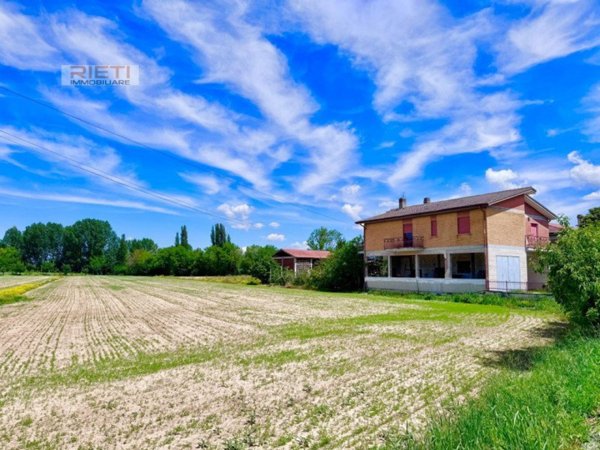 casa indipendente in vendita a Rieti