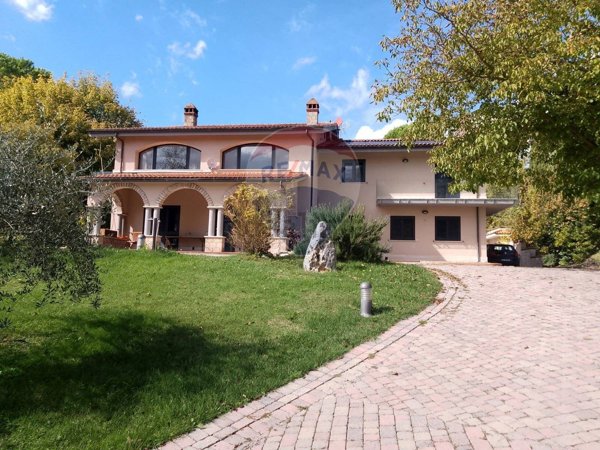 casa indipendente in vendita a Rivodutri