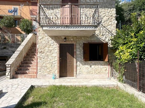 casa indipendente in vendita a Rivodutri