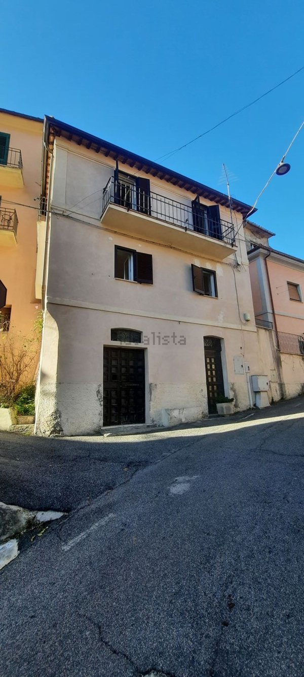 casa indipendente in vendita a Rivodutri