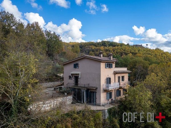 casa indipendente in vendita a Rivodutri