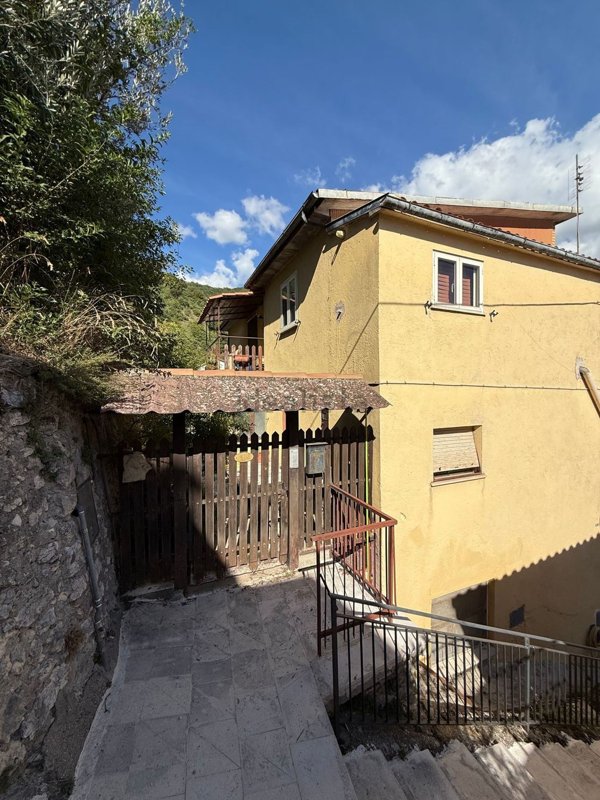 appartamento in vendita a Rivodutri