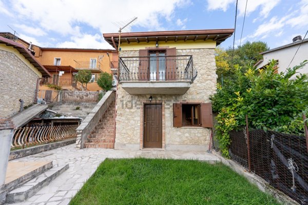 casa indipendente in vendita a Rivodutri