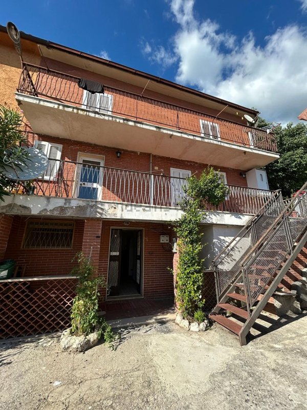 casa semindipendente in vendita a Rivodutri