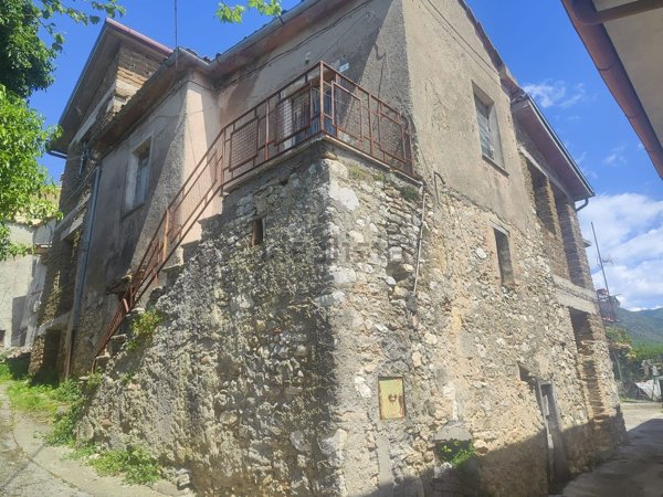 casa semindipendente in vendita a Rivodutri