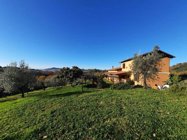 casa indipendente in vendita a Roccantica