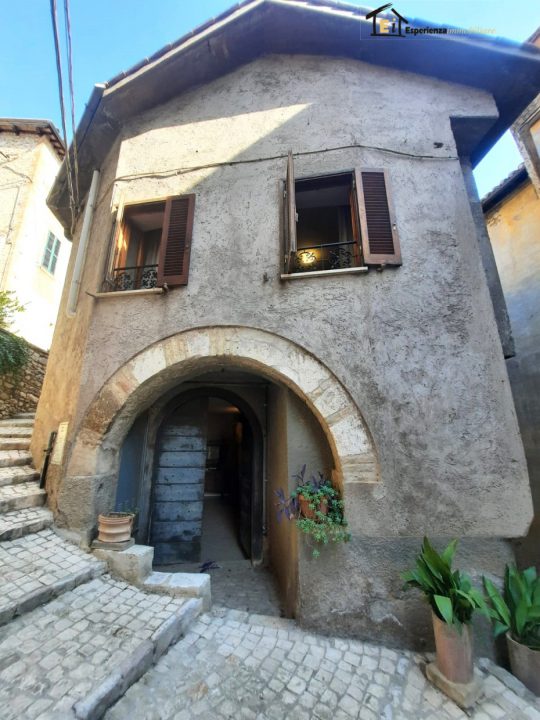 casa semindipendente in vendita a Roccantica