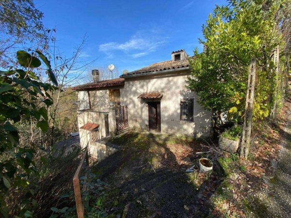casa indipendente in vendita a Rocca Sinibalda