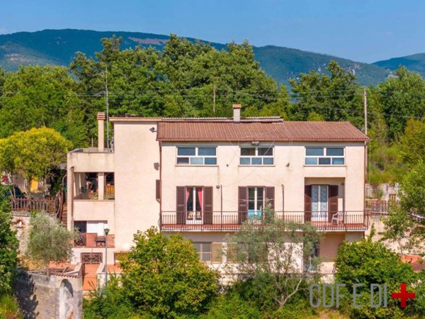 casa indipendente in vendita a Rocca Sinibalda