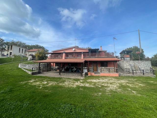 casa indipendente in vendita a Rocca Sinibalda