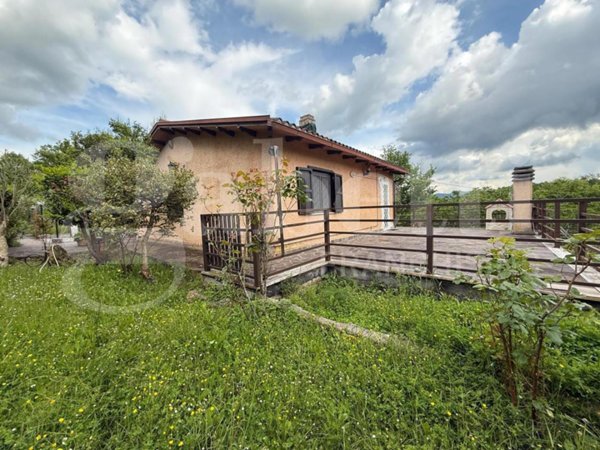 casa indipendente in vendita a Rocca Sinibalda