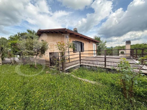 casa indipendente in vendita a Rocca Sinibalda
