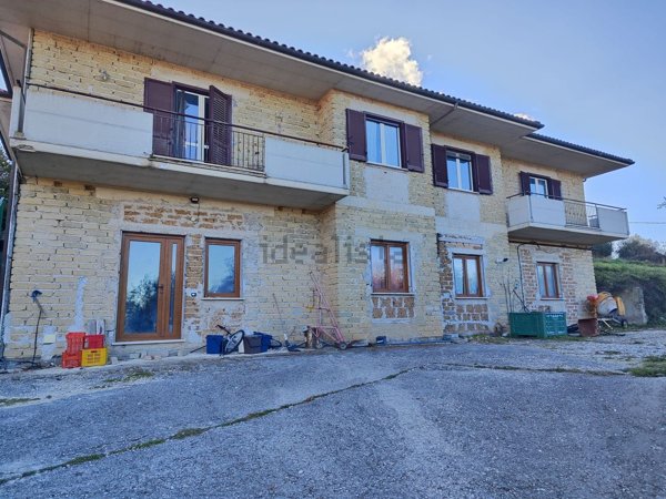 casa indipendente in vendita a Rocca Sinibalda