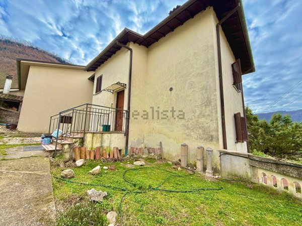 casa indipendente in vendita a Rocca Sinibalda