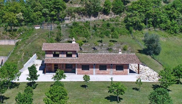 casa indipendente in vendita a Rocca Sinibalda