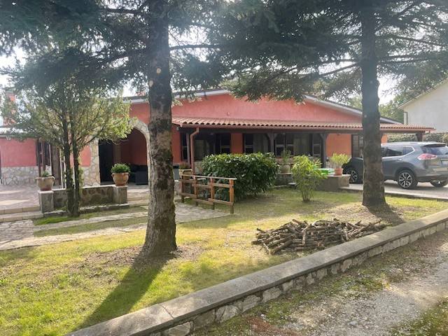 casa indipendente in vendita a Rocca Sinibalda