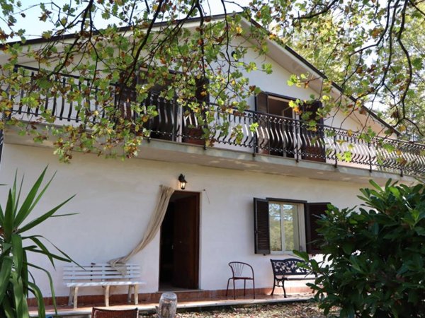 casa indipendente in vendita a Rocca Sinibalda