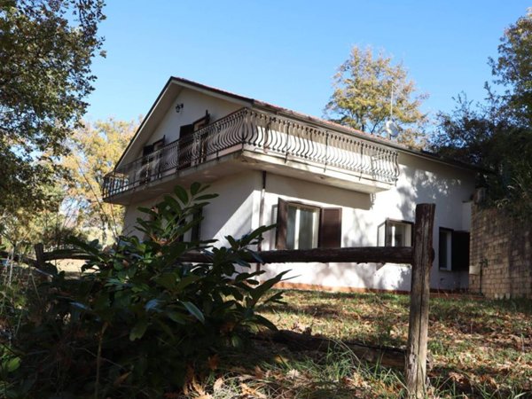 casa indipendente in vendita a Rocca Sinibalda